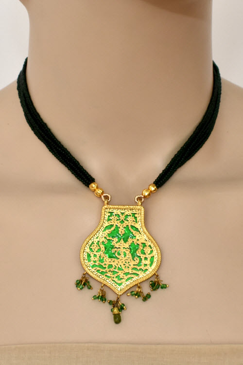 Green Traditional Thewa Pendant Set 11253